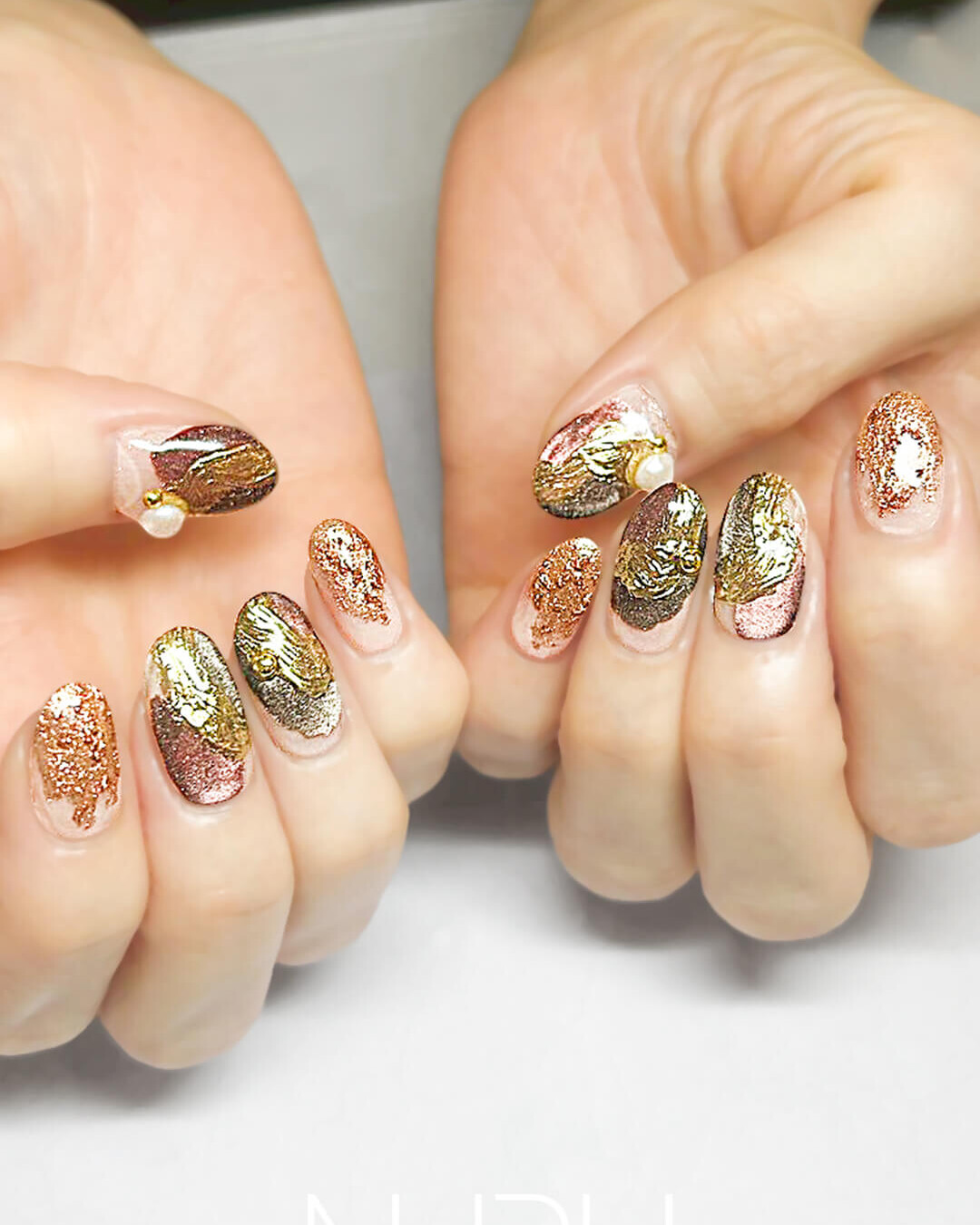 キラキラ…ギラギラ…美しく輝く主役級ネイル