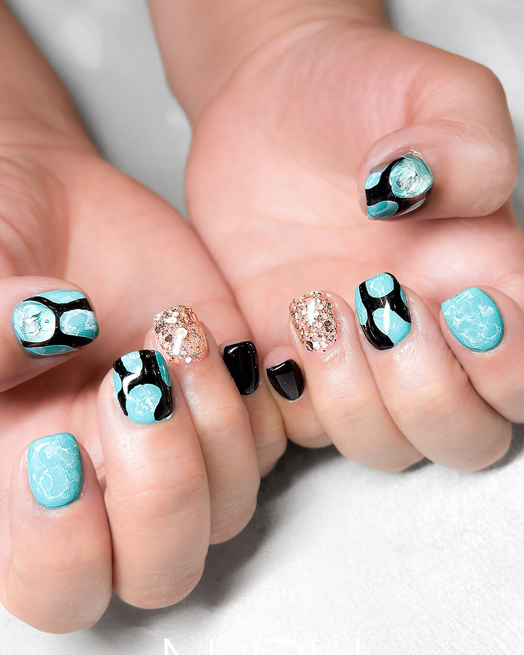 ターコイズブルー×ブラックの上級者デザイン