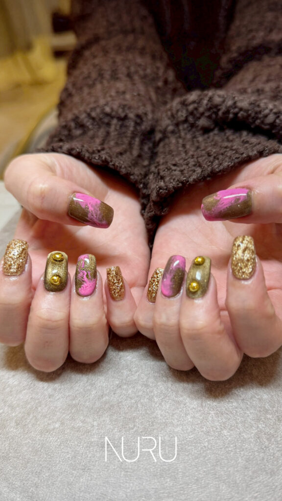 まるでアクセサリーのような存在感の、ネイルデザイン