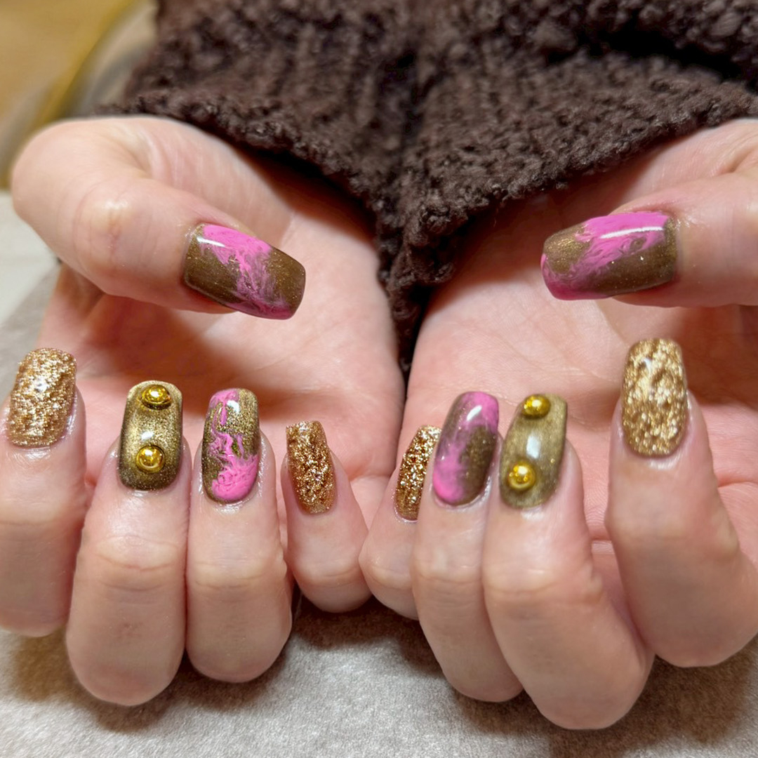 まるでアクセサリーのような存在感の、ネイルデザイン