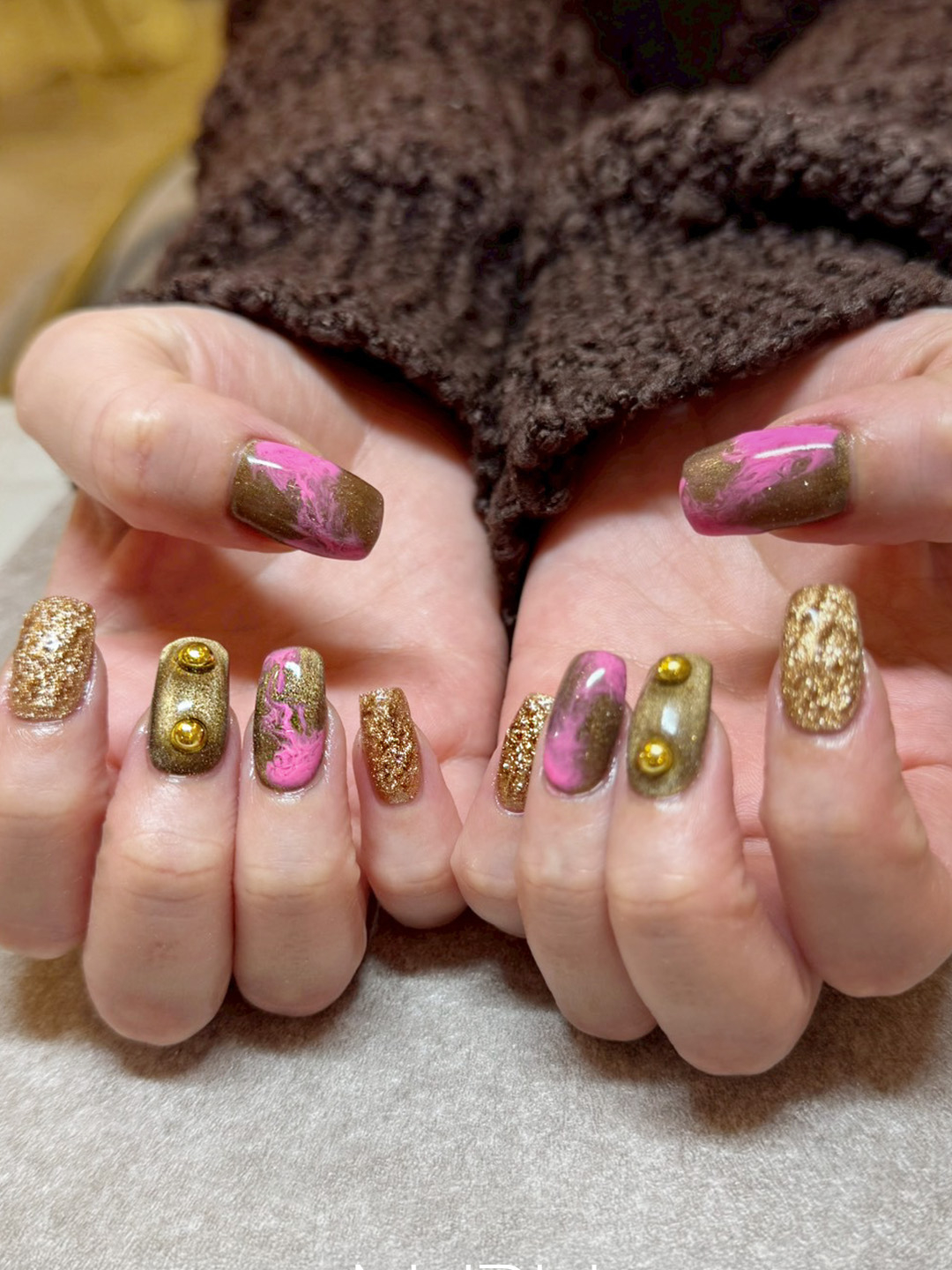 まるでアクセサリーのような存在感の、ネイルデザイン