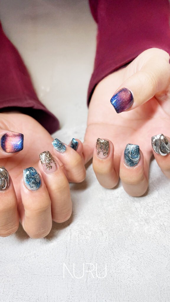 ダイナミックな筆先の軌跡をそのまま活かしたネイルデザイン