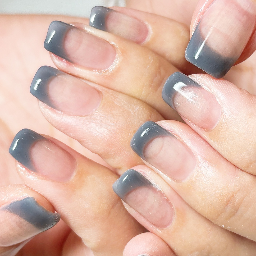 王道フレンチネイルを、スクエアネイルで楽しむ