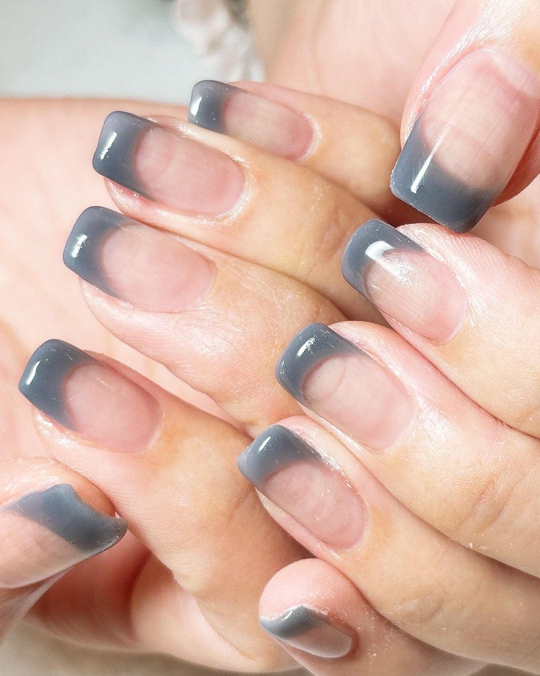 王道フレンチネイルを、スクエアネイルで楽しむ