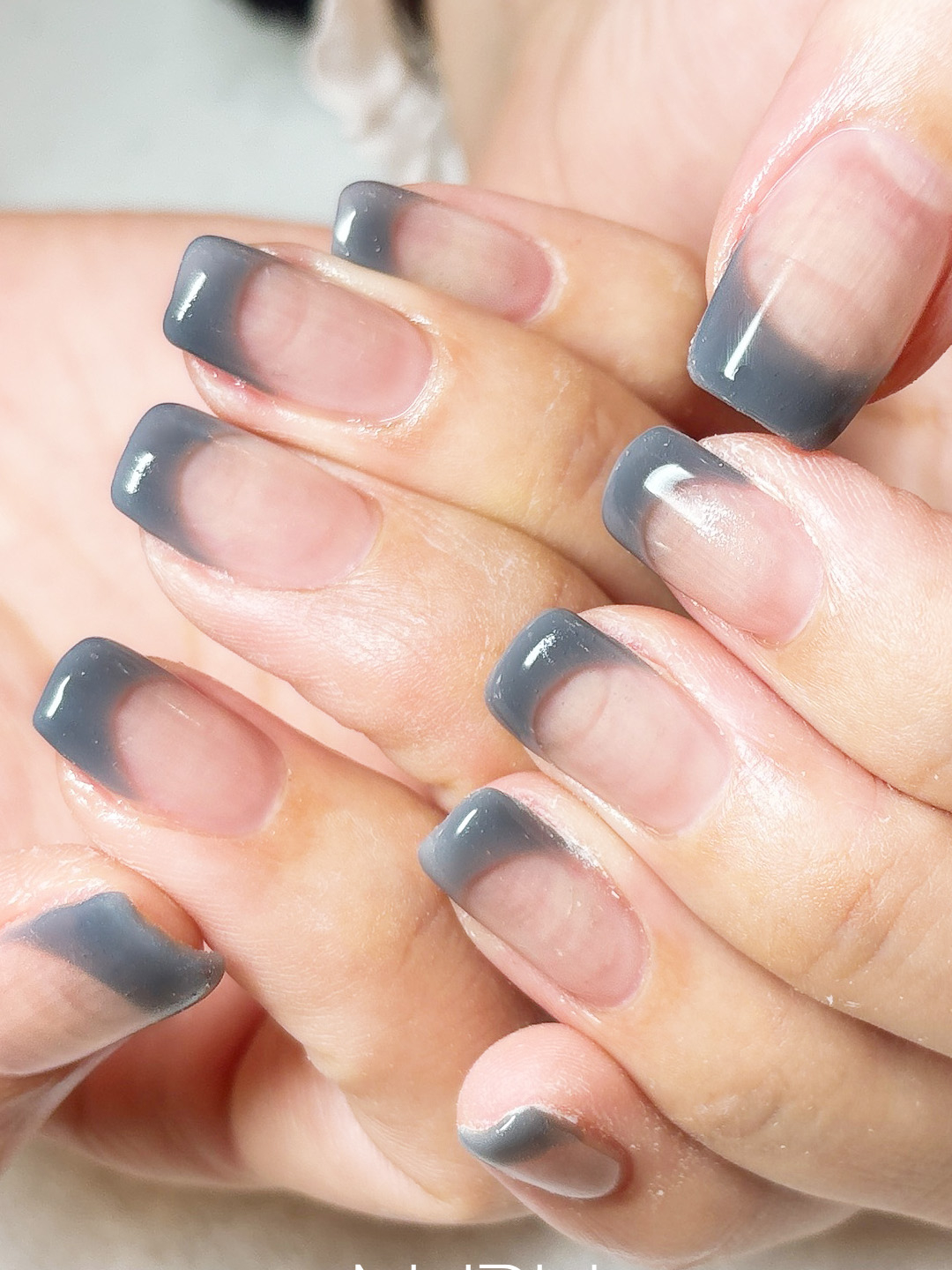 王道フレンチネイルを、スクエアネイルで楽しむ