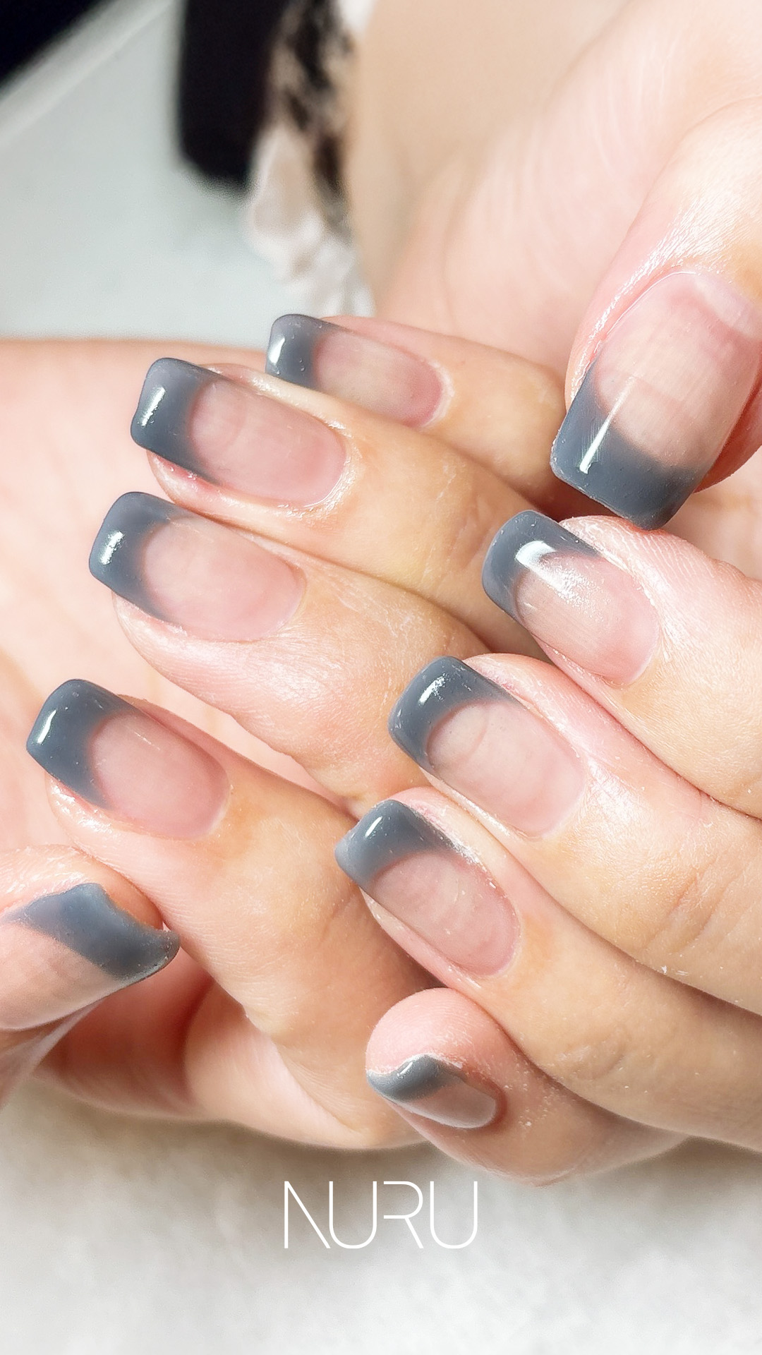 王道フレンチネイルを、スクエアネイルで楽しむ