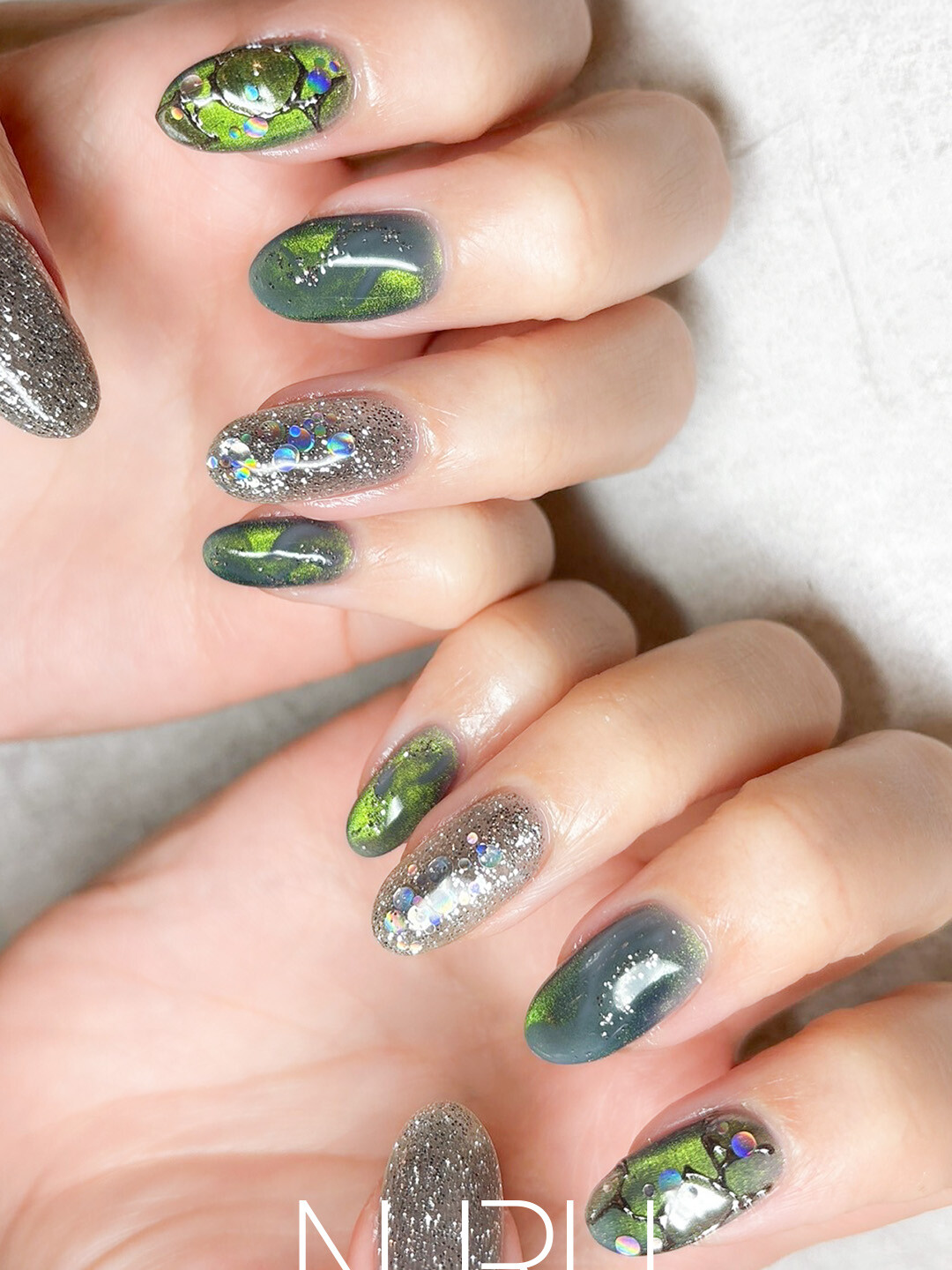 ブルべさん向けの個性派ニュアンスネイル