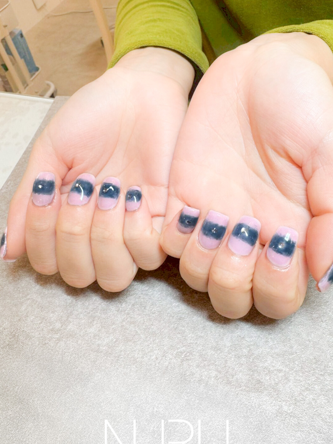 パステルピンクに、ブルーネイビーのモヤモヤインク