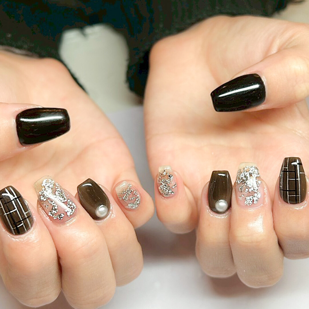 ブラック&times;ブラウン&times;シルバーに、パールの美しい輝きを添えて&hellip;