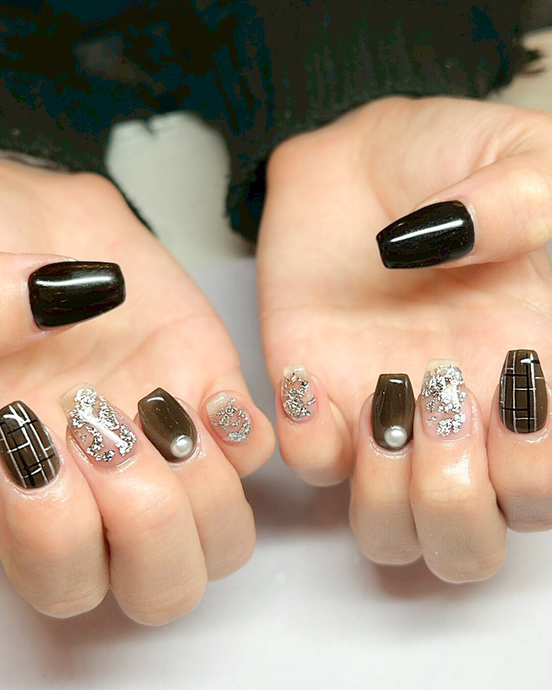 ブラック×ブラウン×シルバーに、パールの美しい輝きを添えて…