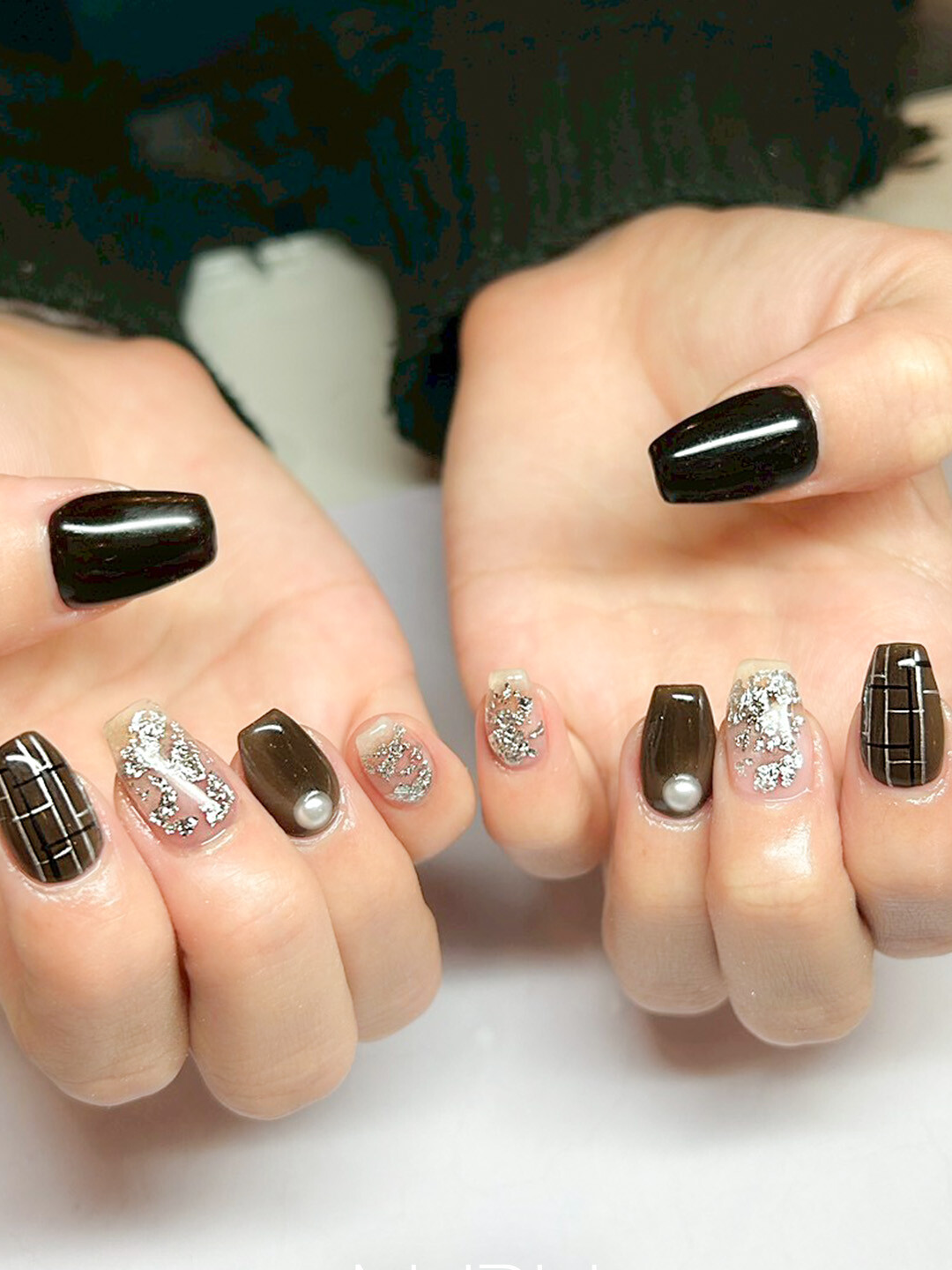 ブラック×ブラウン×シルバーに、パールの美しい輝きを添えて…