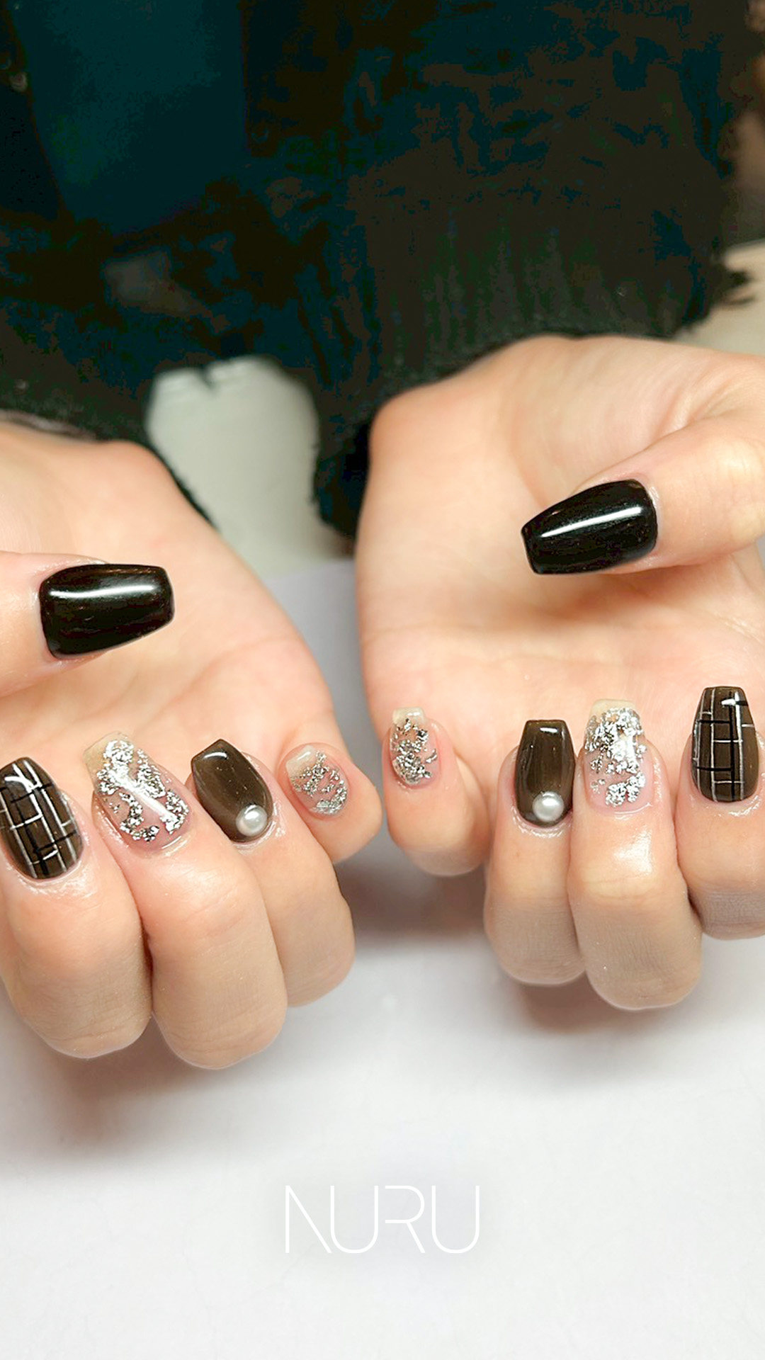 ブラック×ブラウン×シルバーに、パールの美しい輝きを添えて…