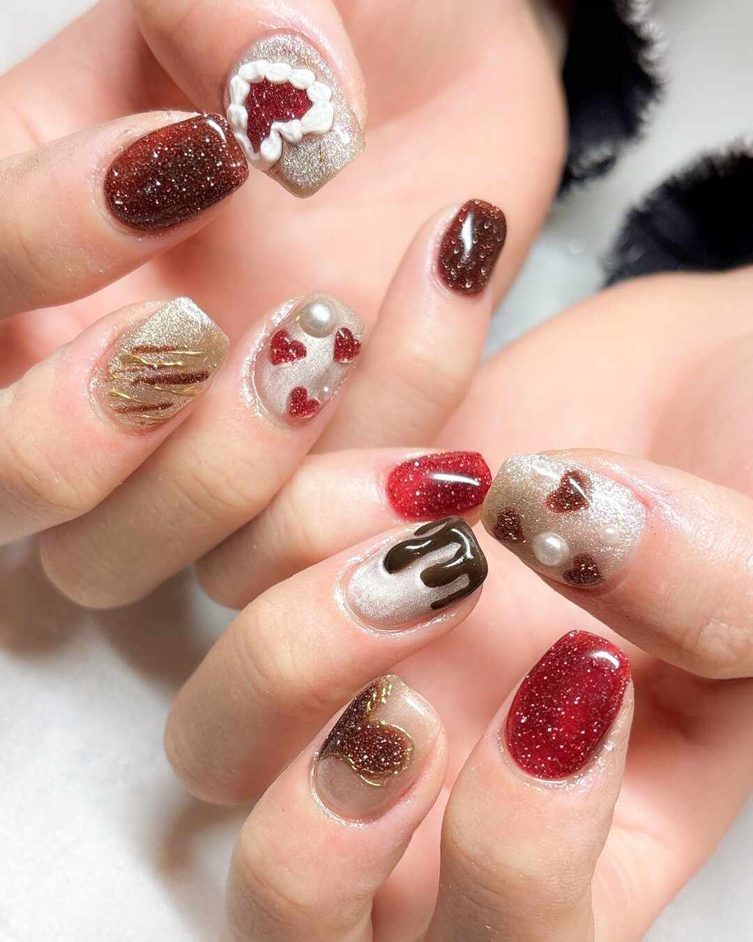 ラメ入りのレッド＆ブラウンレッドと、とろりチョコレート