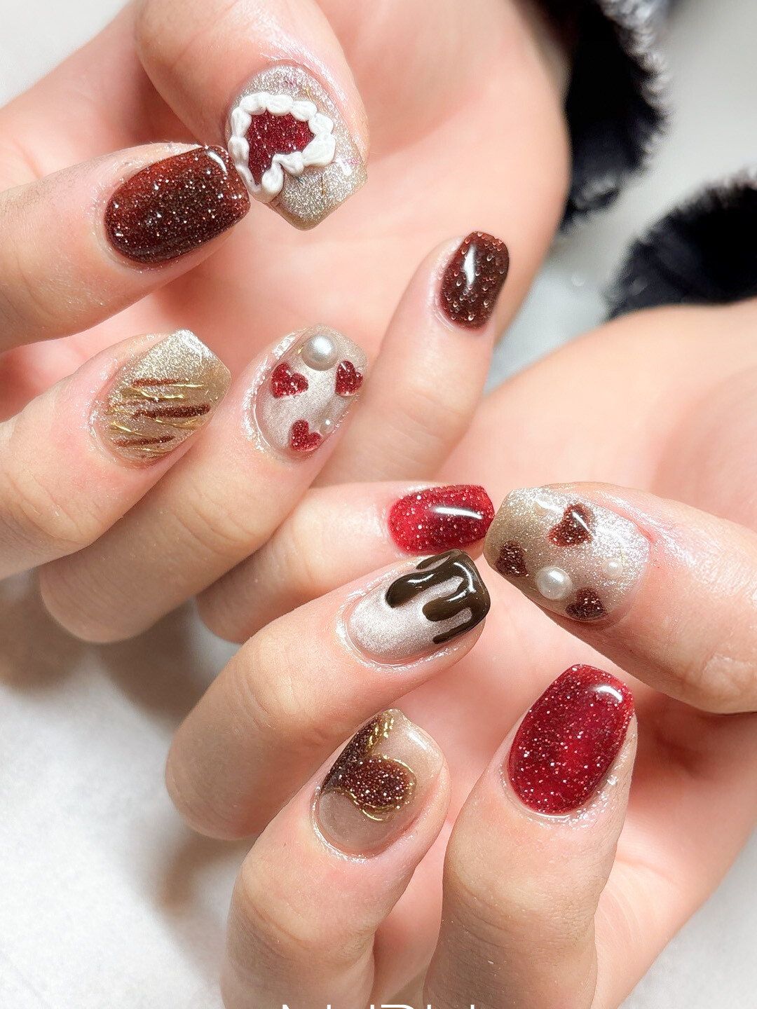 ラメ入りのレッド＆ブラウンレッドと、とろりチョコレート