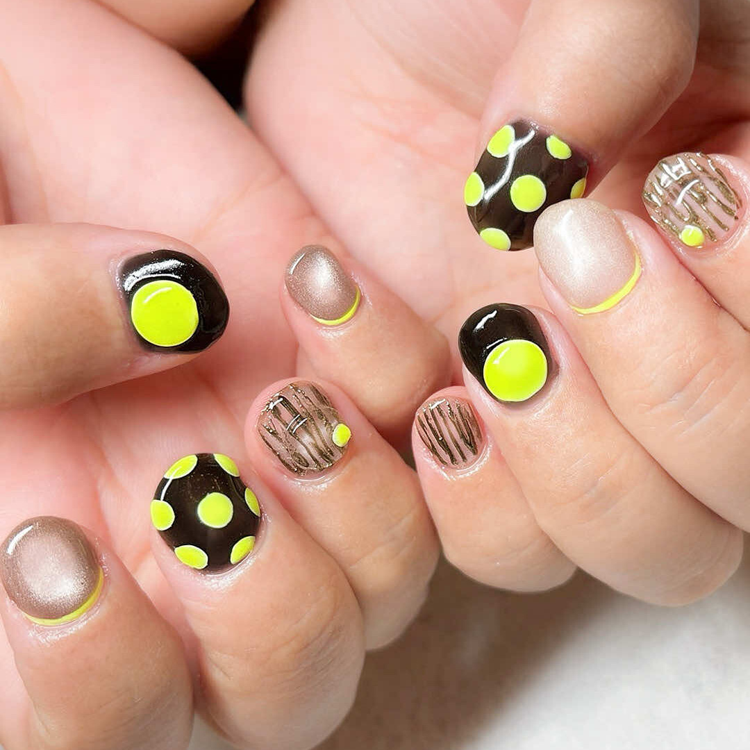 イエローが可愛いドットネイル