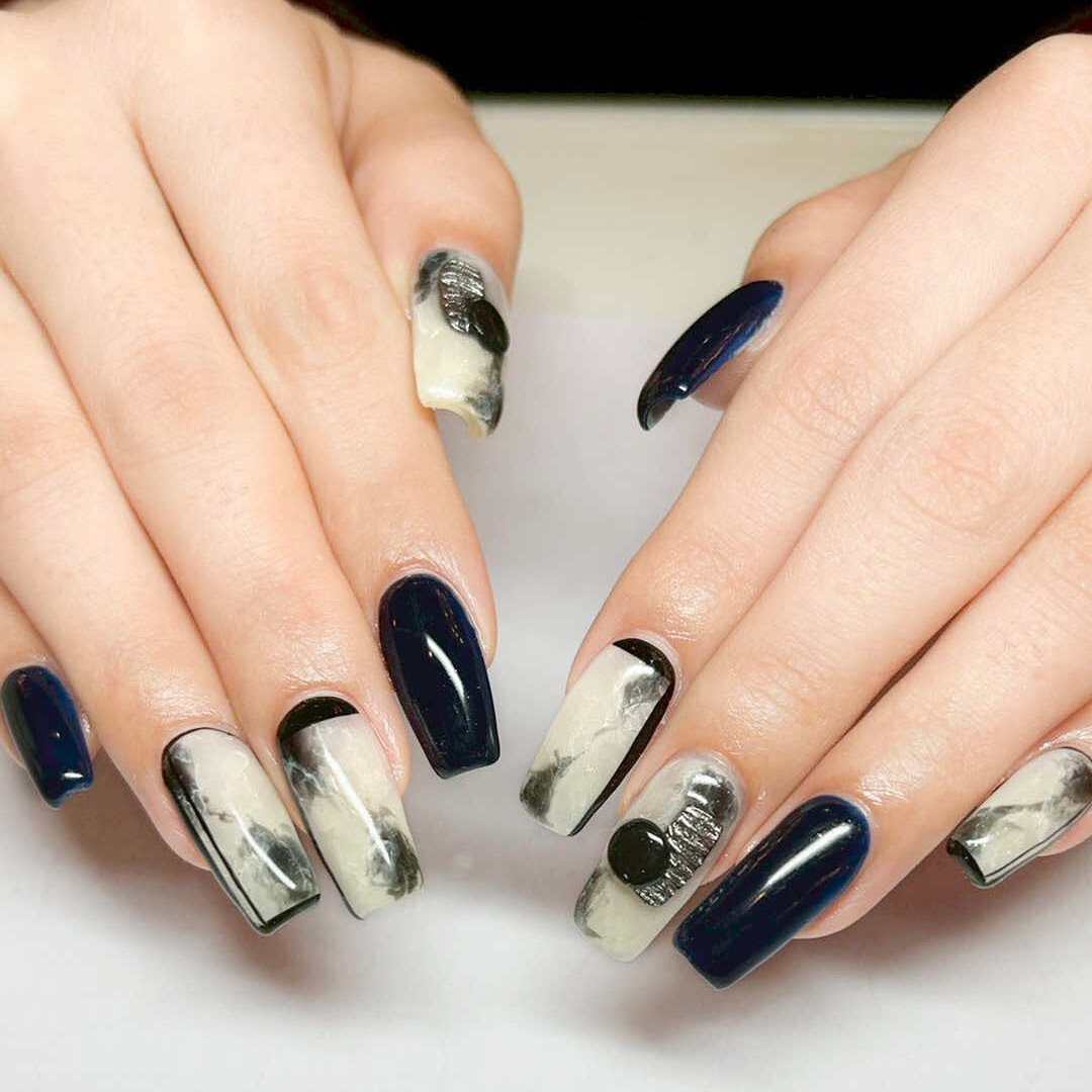 いいオンナ個性派ネイル！