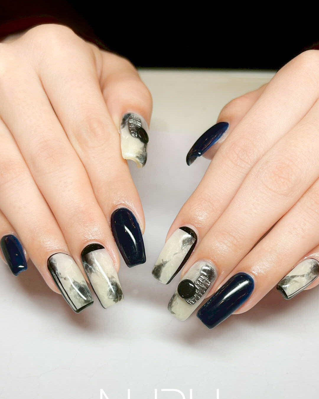 いいオンナ個性派ネイル！