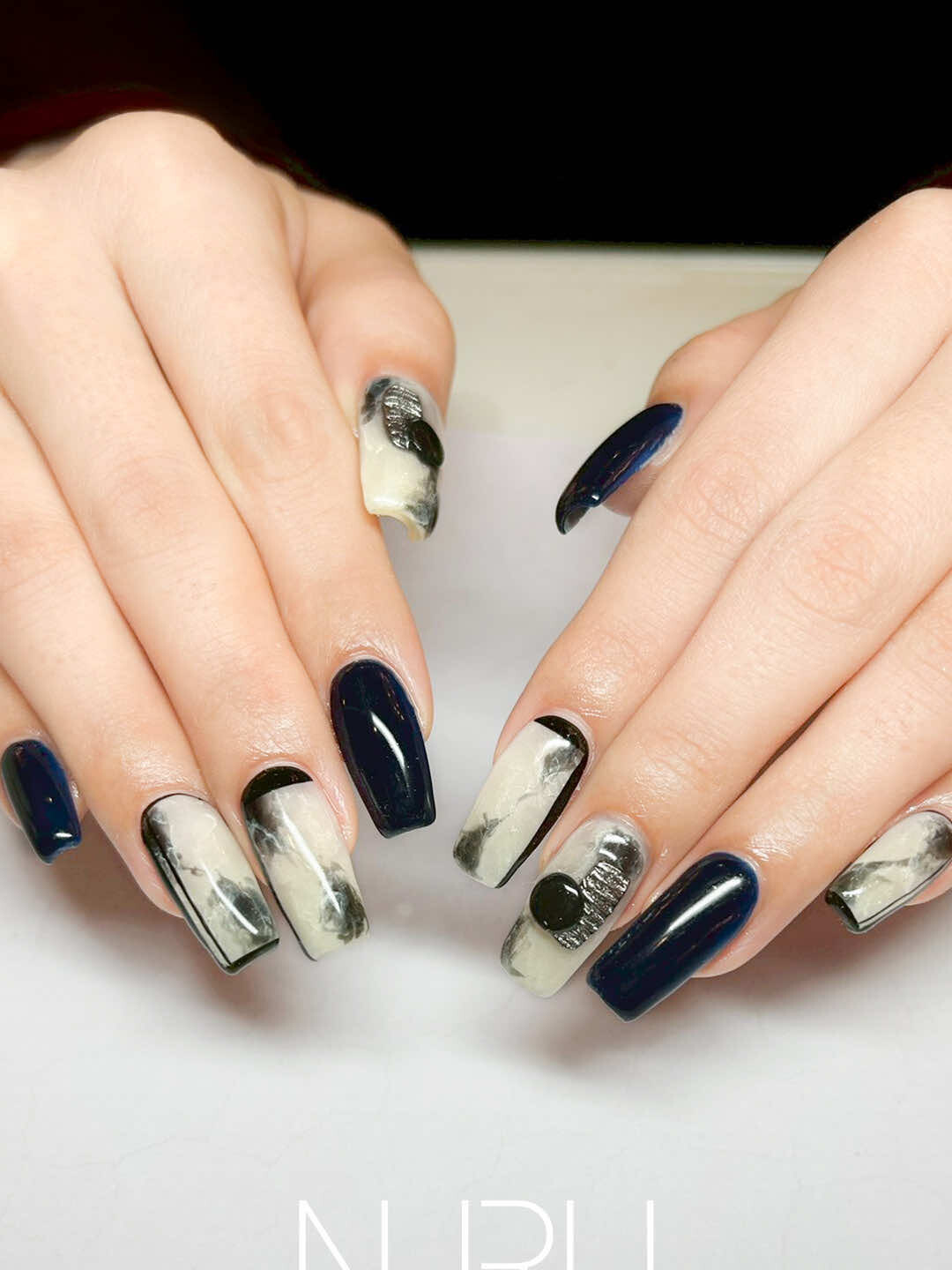 いいオンナ個性派ネイル！