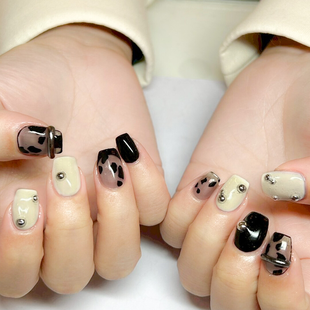 こっくりホワイト&times;ブラックに、立体アートもアクセント