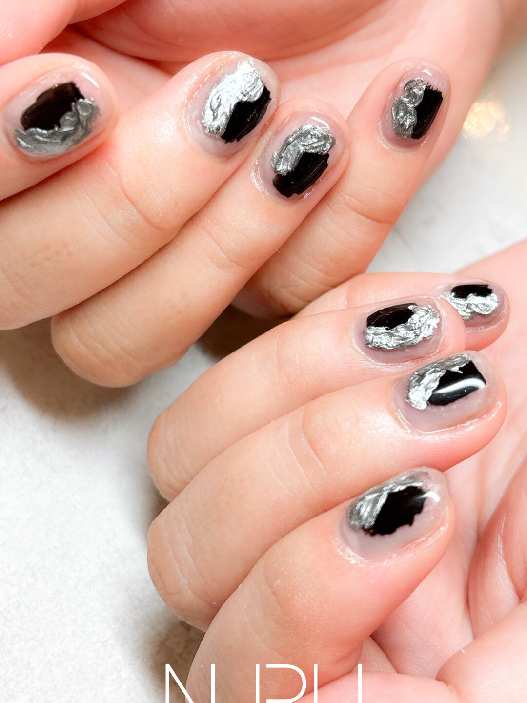 ブラック×シルバーのカッコ良い系デザイン