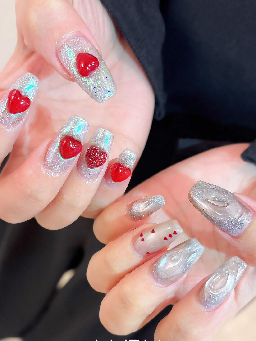 可愛さ大爆発のバレンタイン向けアシメネイル