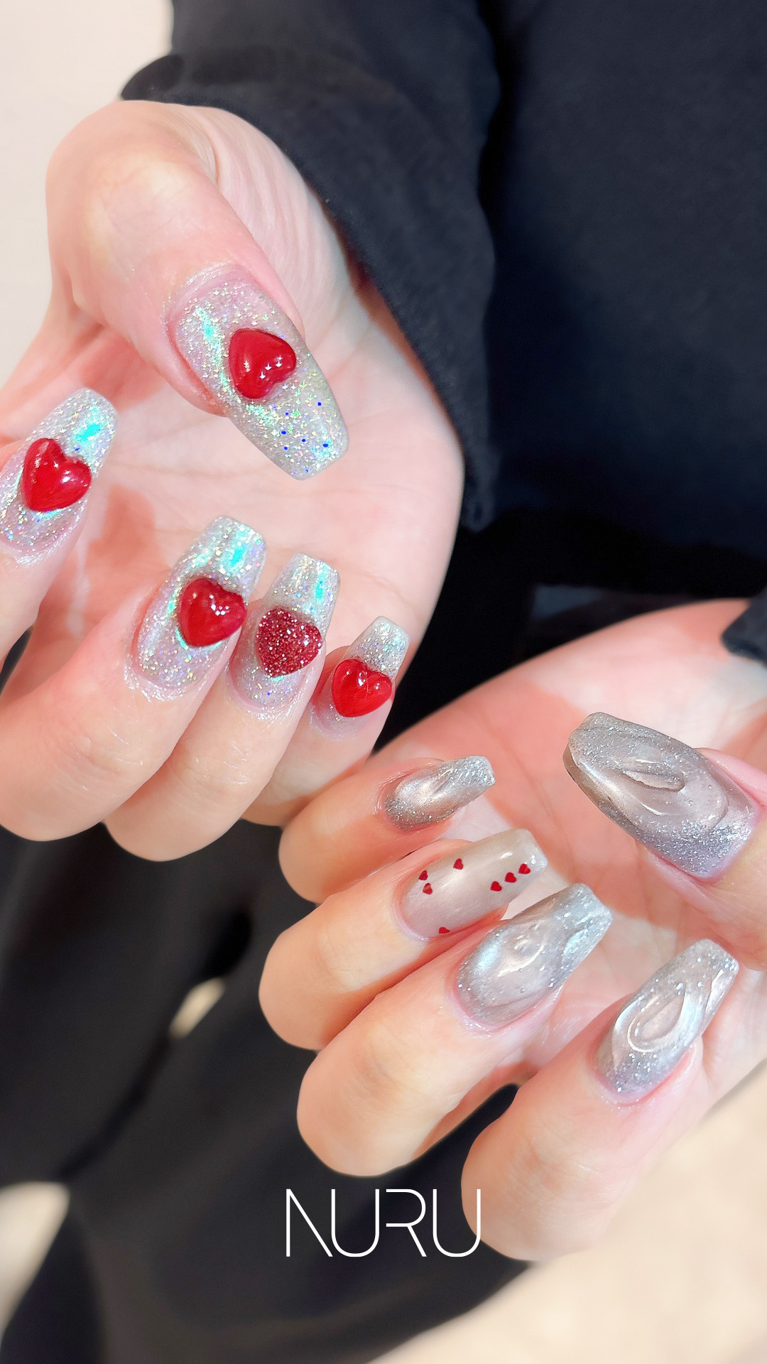 可愛さ大爆発のバレンタイン向けアシメネイル