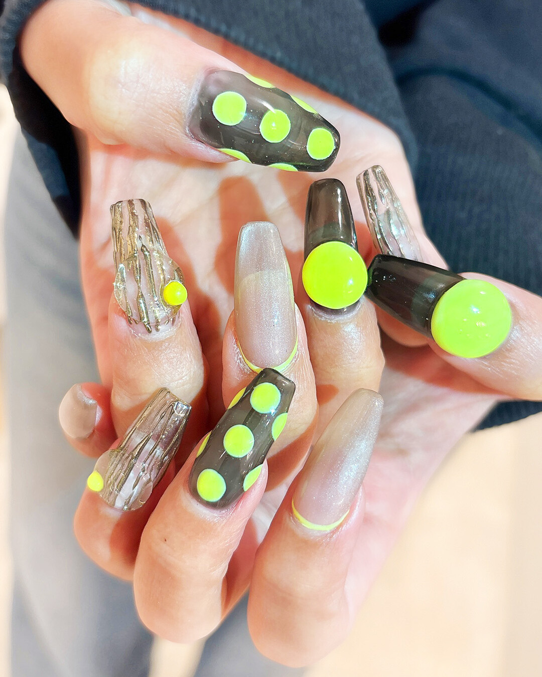 こんなドットネイル、いかがでしょうか?