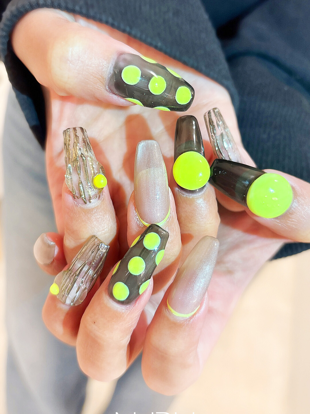 こんなドットネイル、いかがでしょうか？
