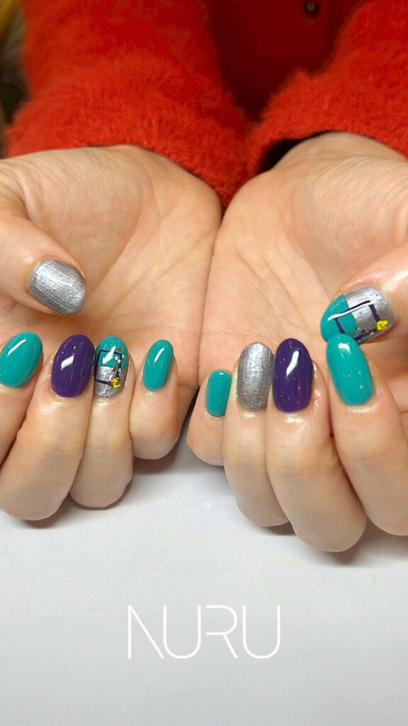 ターコイズ × パープル × シルバーの3色使い