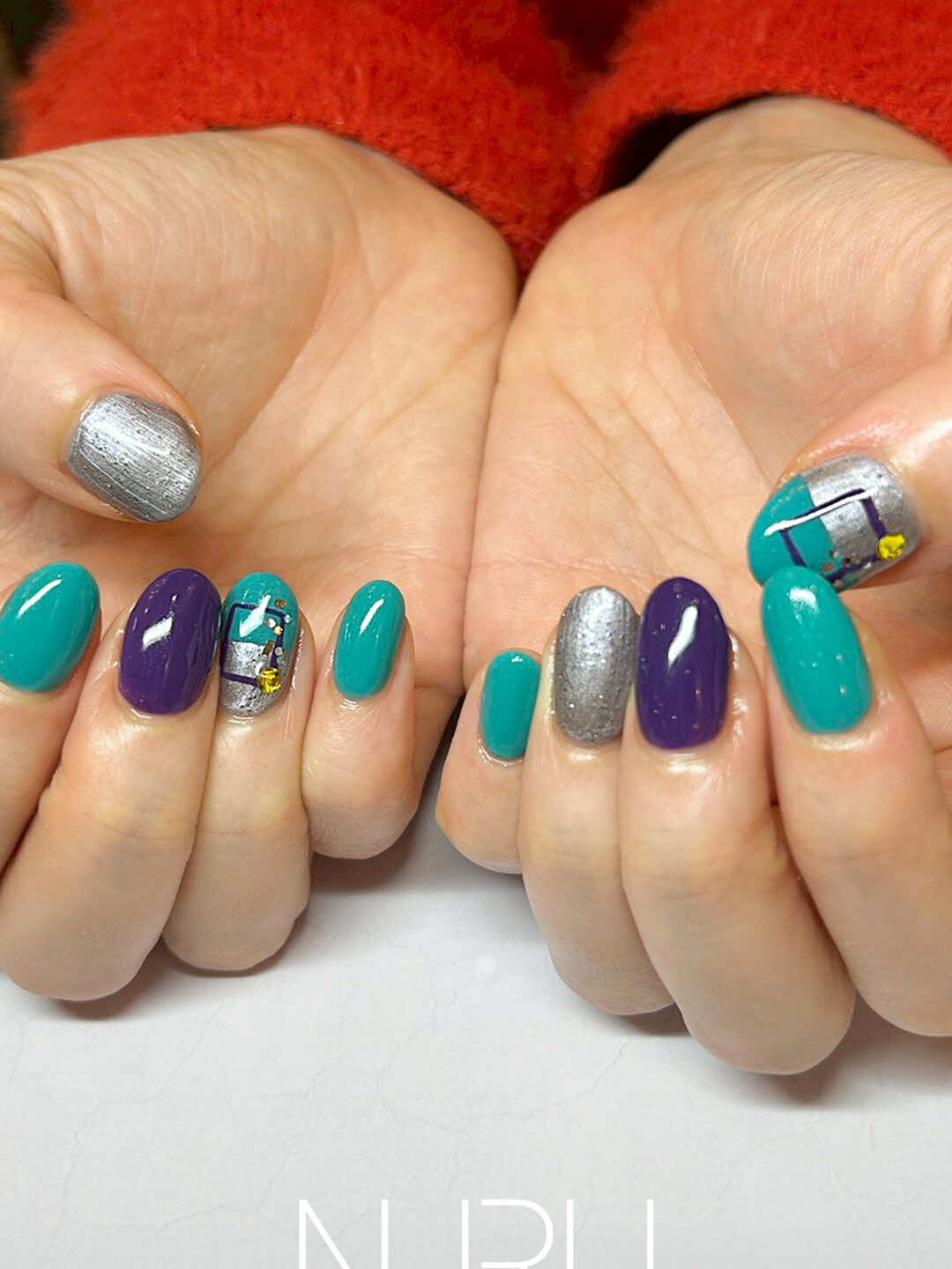 ターコイズ × パープル × シルバーの3色使い