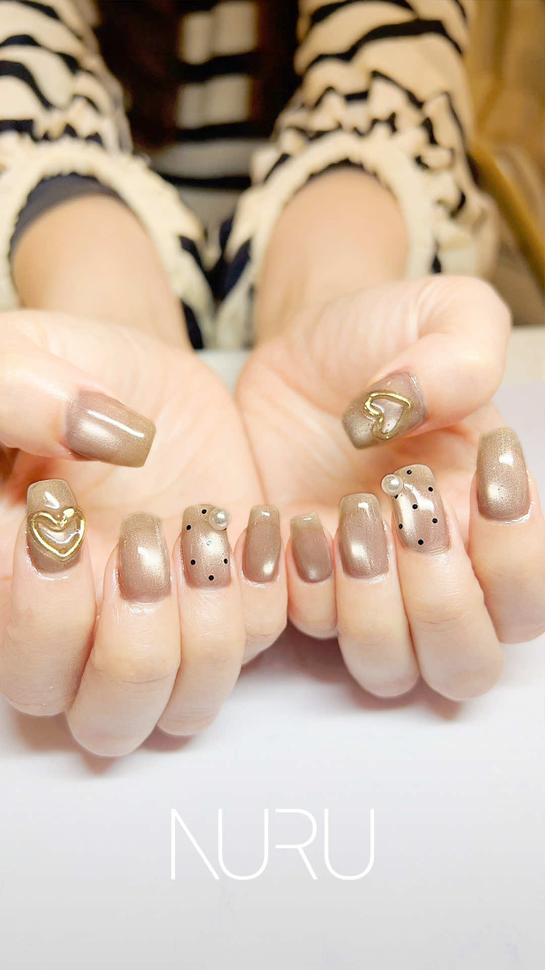 艶やかな、正当派上品ネイルデザイン