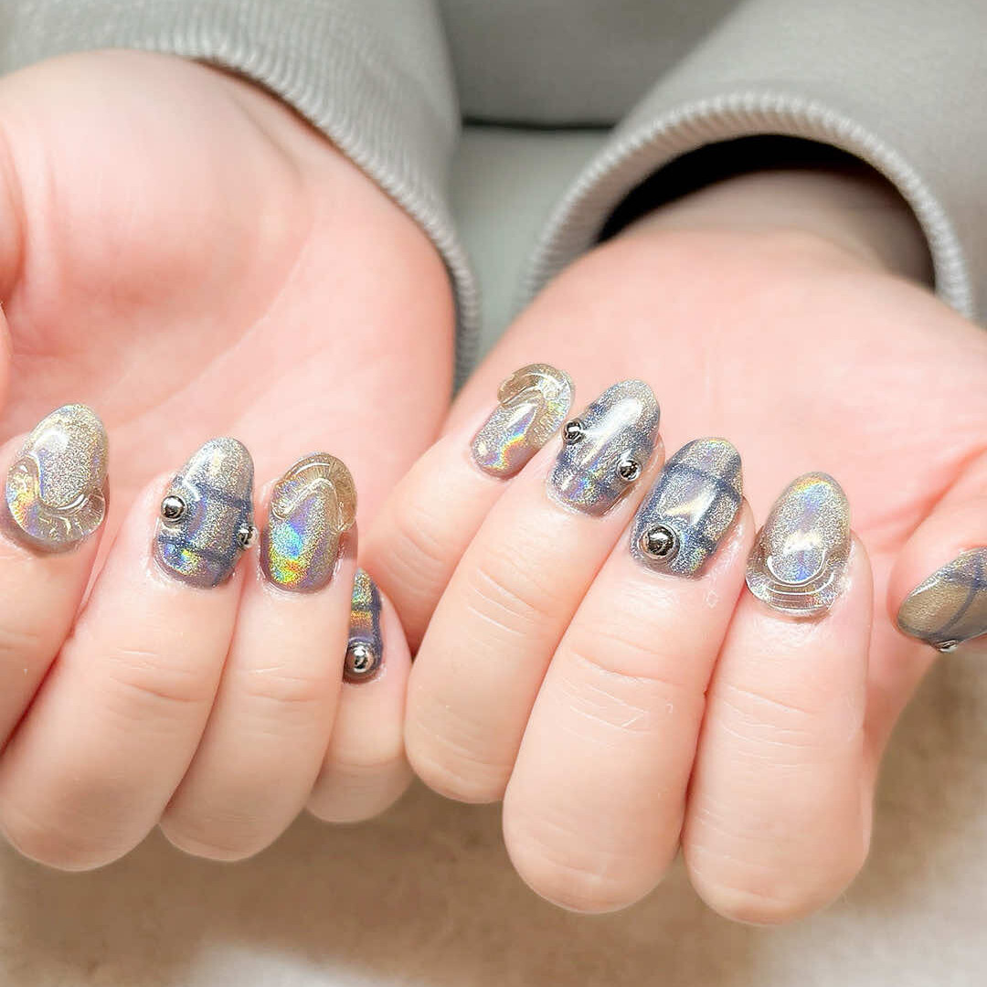 オフィスにも、デートにも使える、万能デザイン