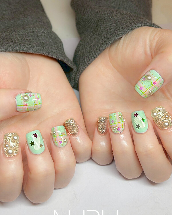 おもちゃ箱みたいな！キュートすぎるネイルデザイン