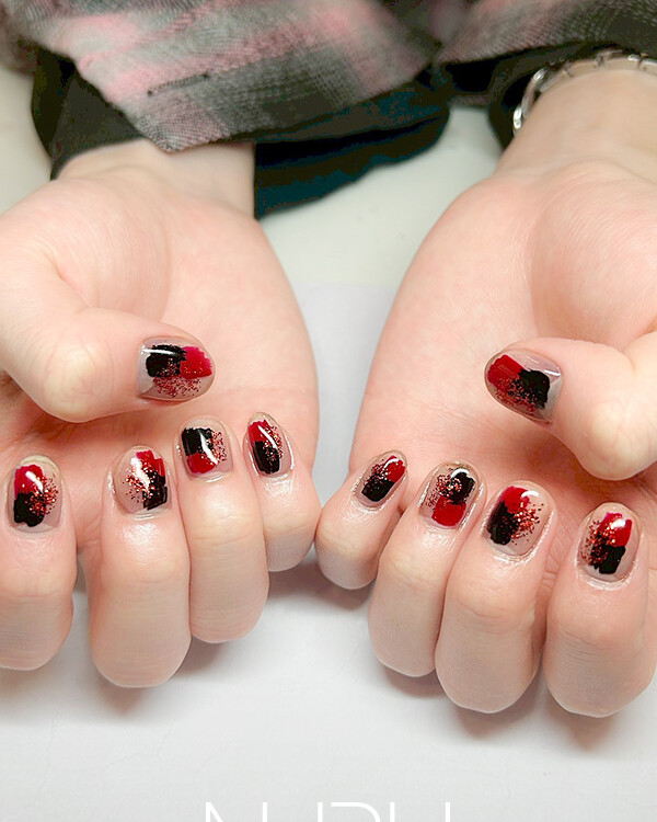 レッド×ブラックの、意思強めカラーネイル♪