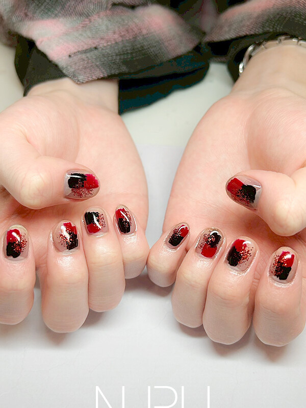 レッド×ブラックの、意思強めカラーネイル♪