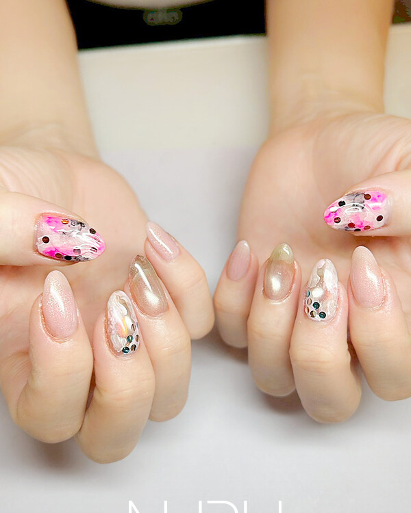 ちゅるっとキュートな、個性派ピンクネイル