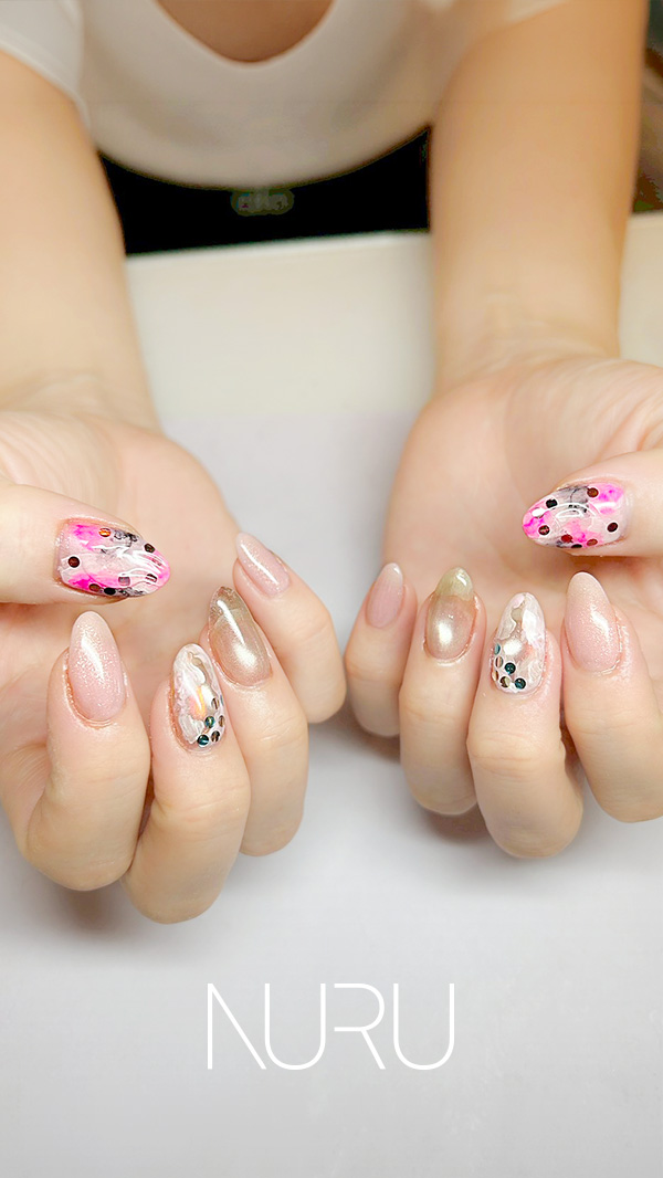 ちゅるっとキュートな、個性派ピンクネイル