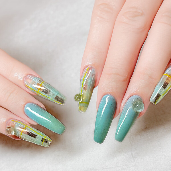 クリア×チェックの、軽快なロングネイル!