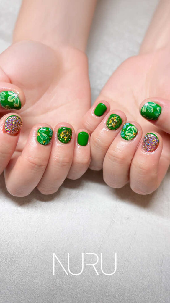 遊び心満載のグリーンネイル！