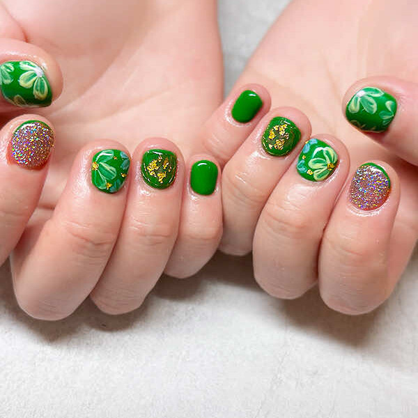 遊び心満載のグリーンネイル！