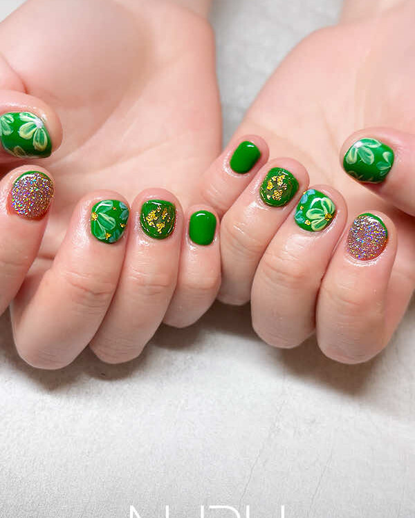 遊び心満載のグリーンネイル！