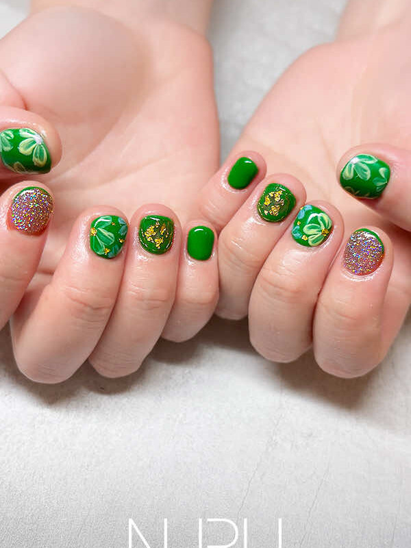 遊び心満載のグリーンネイル！