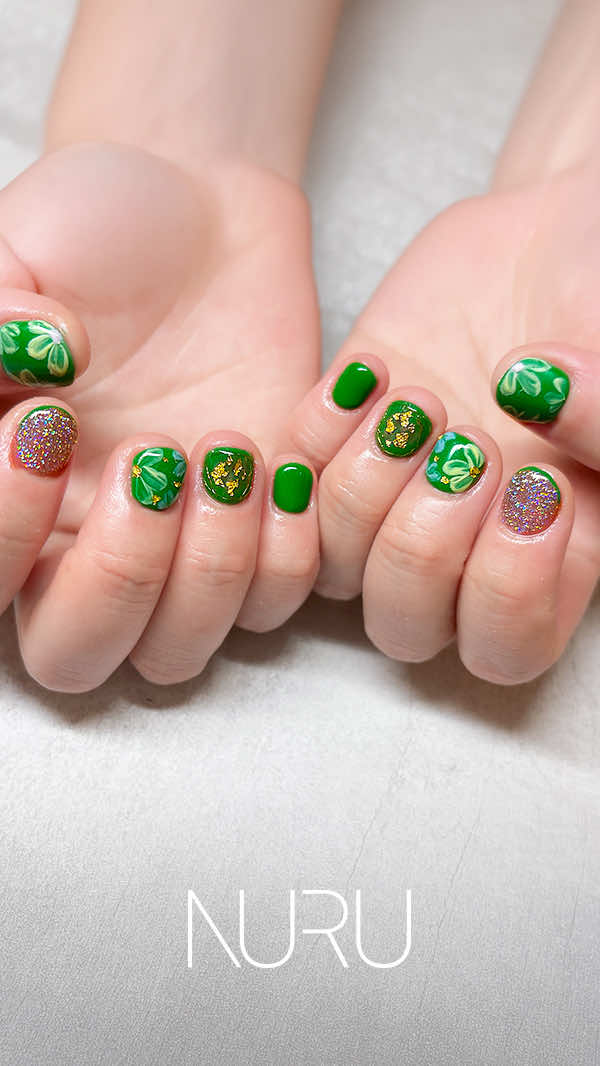 遊び心満載のグリーンネイル!