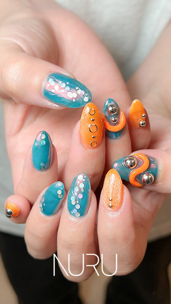 ブルー×オレンジきらめきネイル