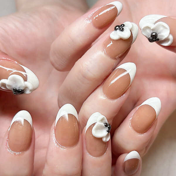 NURU NAIL ヌーディピンク&times;ホワイト フレンチ 3Dパーツ