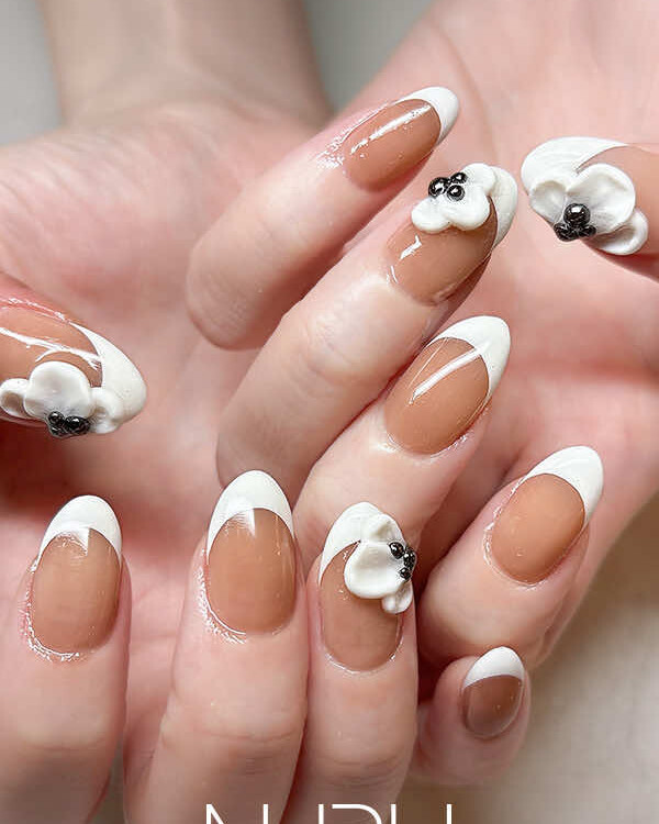 NURU NAIL ヌーディピンク×ホワイト フレンチ 3Dパーツ