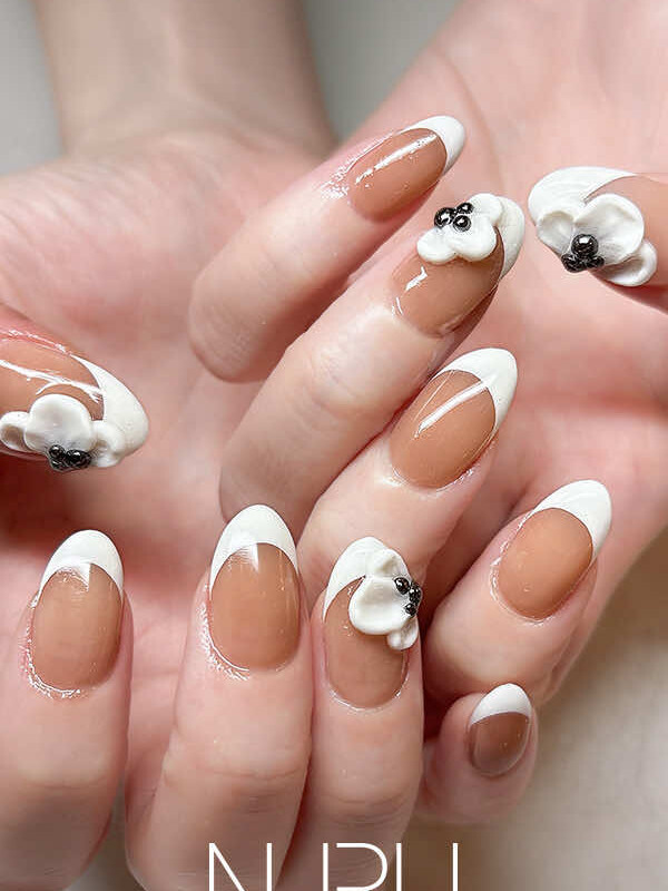 NURU NAIL ヌーディピンク×ホワイト フレンチ 3Dパーツ
