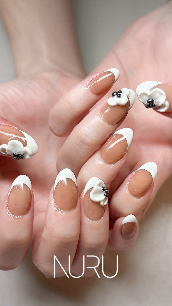 NURU NAIL ヌーディピンク×ホワイト フレンチ 3Dパーツ