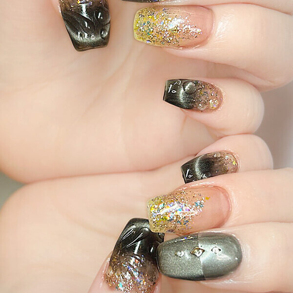 NURU NAIL 個性派ネイル ブラック×シルバー マグネット×ミラー×スタッズ