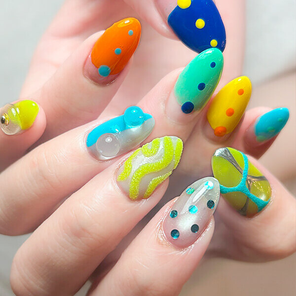NURU NAIL 韓国風ネイル ブルー&times;グリーン&times;オレンジ 手描きアート&times;マグネット
